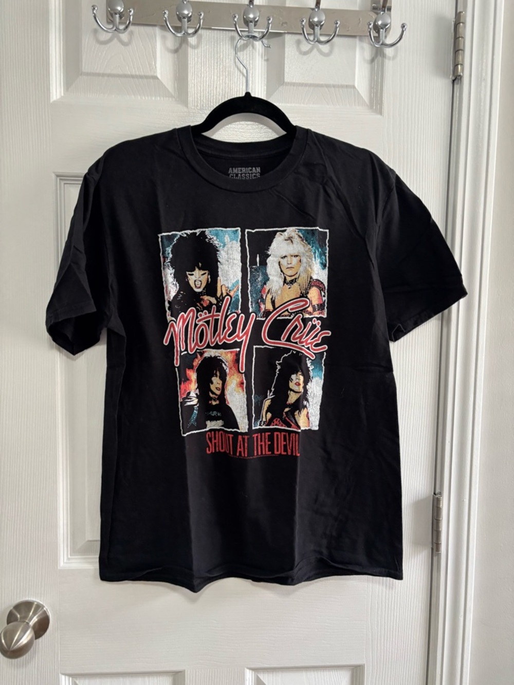 Mötley Crüe Black Graphic Short Sleeve Band Tee